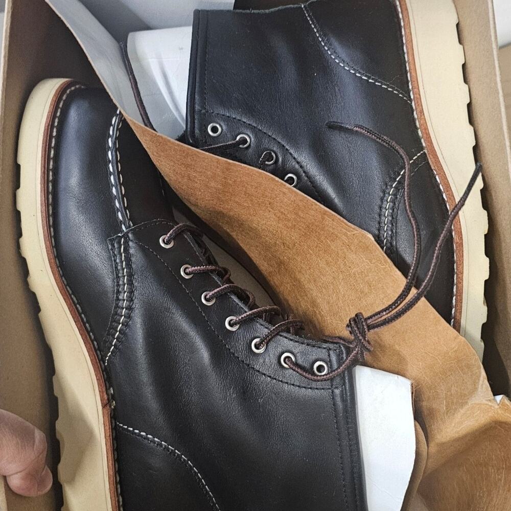 Red Wing Classic Moc Toe Boot sz.8 Women's